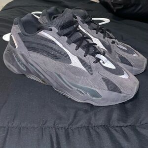 Yeezy 700 v2 Vanta